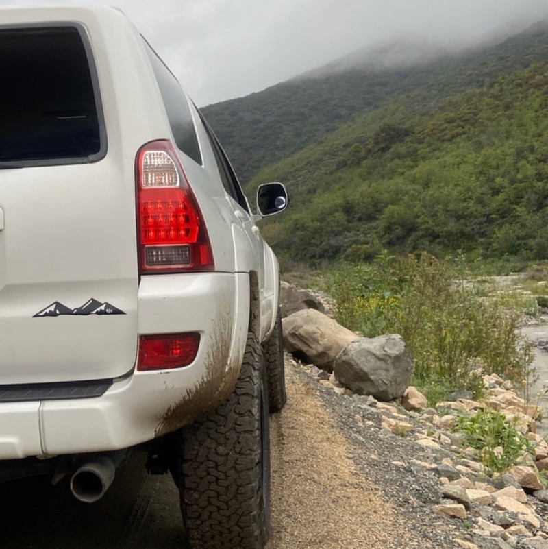 Tactilian Universal Mountain Range Vehicle Magnet